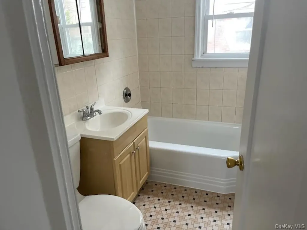 364 E Broadway Long Beach NY 11561