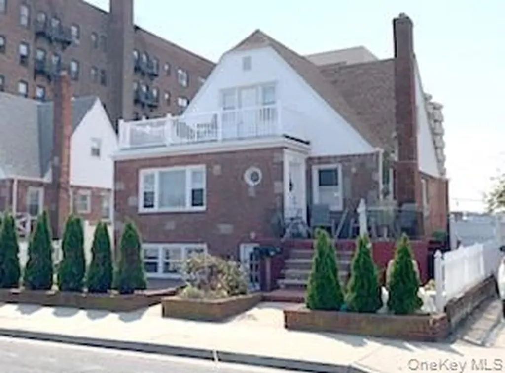 364 E Broadway Long Beach NY 11561