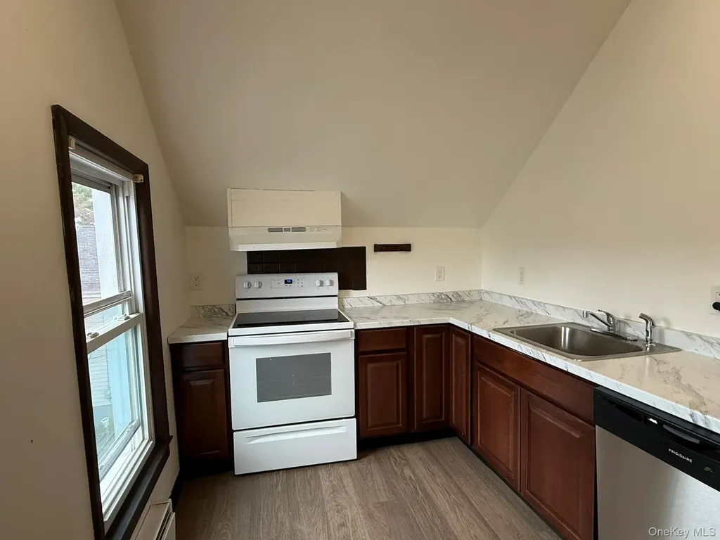 8 Fox Terrace Poughkeepsie NY 12603