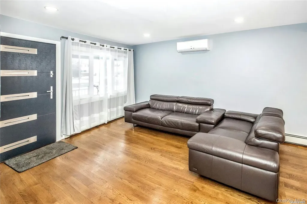 865 Grand Boulevard Westbury NY 11590