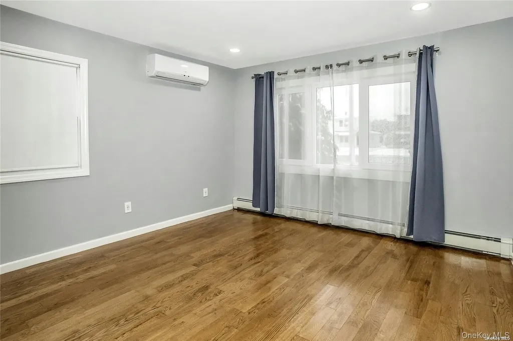 865 Grand Boulevard Westbury NY 11590