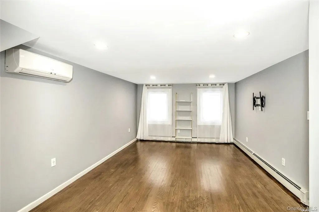 865 Grand Boulevard Westbury NY 11590