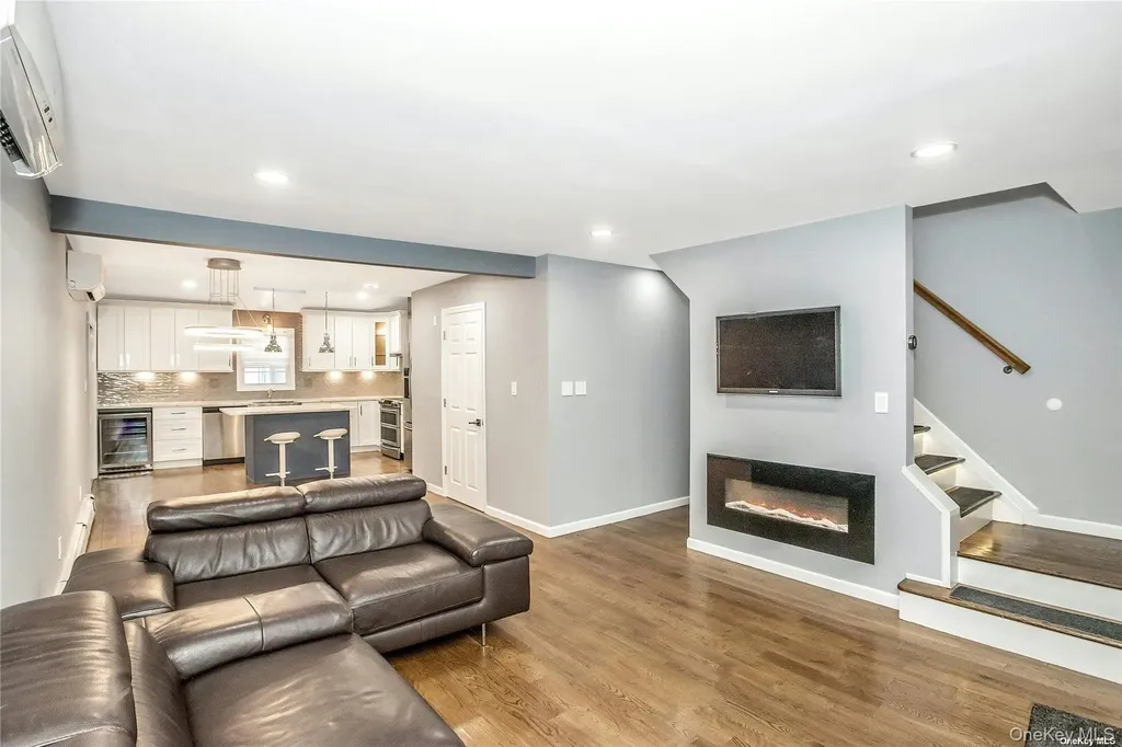 865 Grand Boulevard Westbury NY 11590