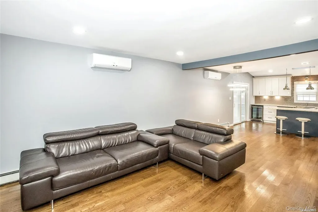 865 Grand Boulevard Westbury NY 11590