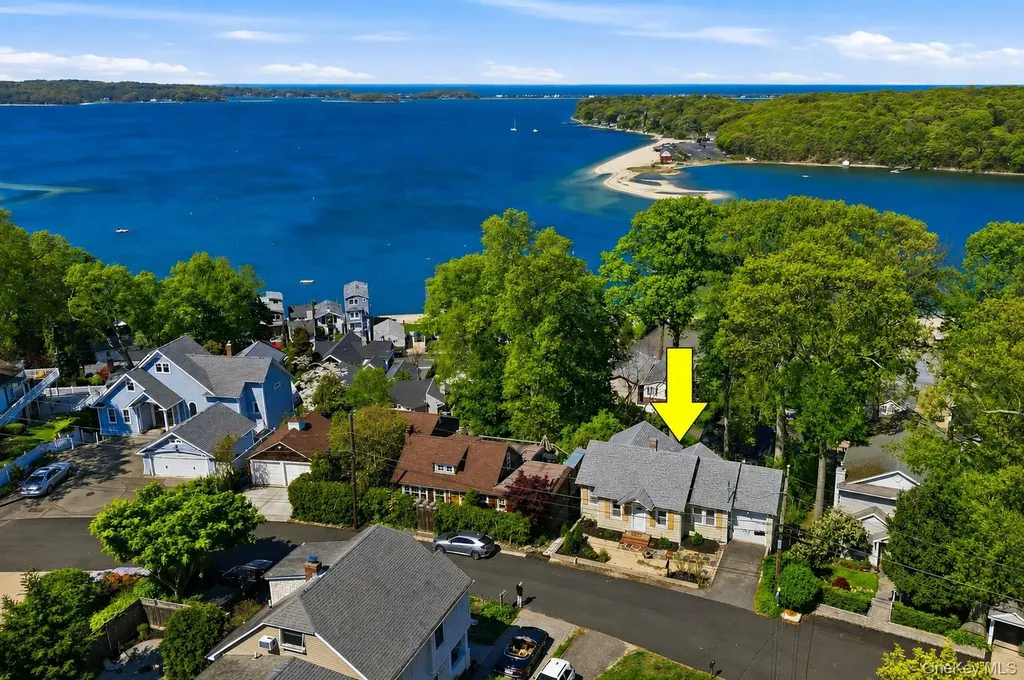 171 Taft Crescent Centerport NY 11721