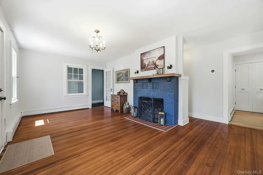 171 Taft Crescent Centerport NY 11721