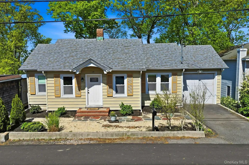171 Taft Crescent Centerport NY 11721