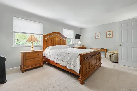 158 Rolling Way Peekskill NY 10566