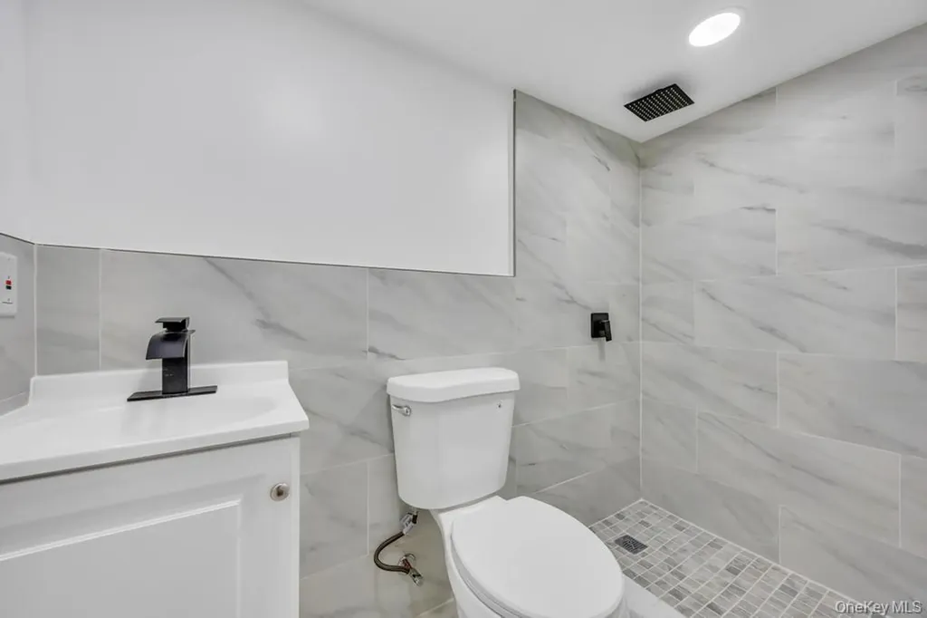 76 Commercial Boulevard Central Islip NY 11722