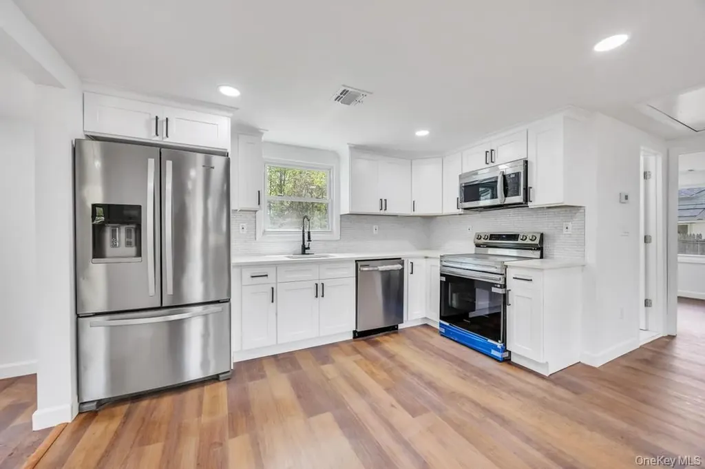 76 Commercial Boulevard Central Islip NY 11722