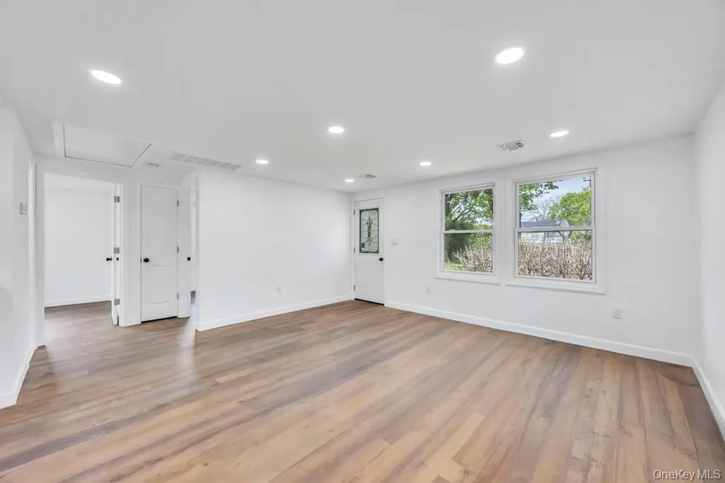 76 Commercial Boulevard Central Islip NY 11722