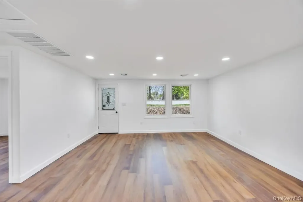 76 Commercial Boulevard Central Islip NY 11722