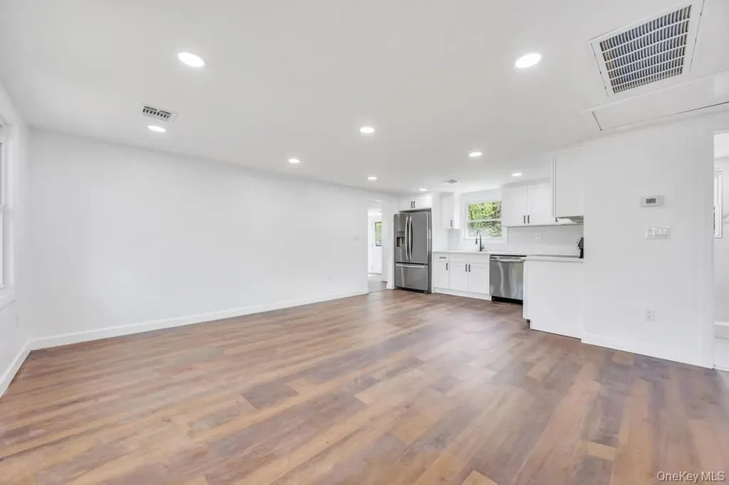 76 Commercial Boulevard Central Islip NY 11722