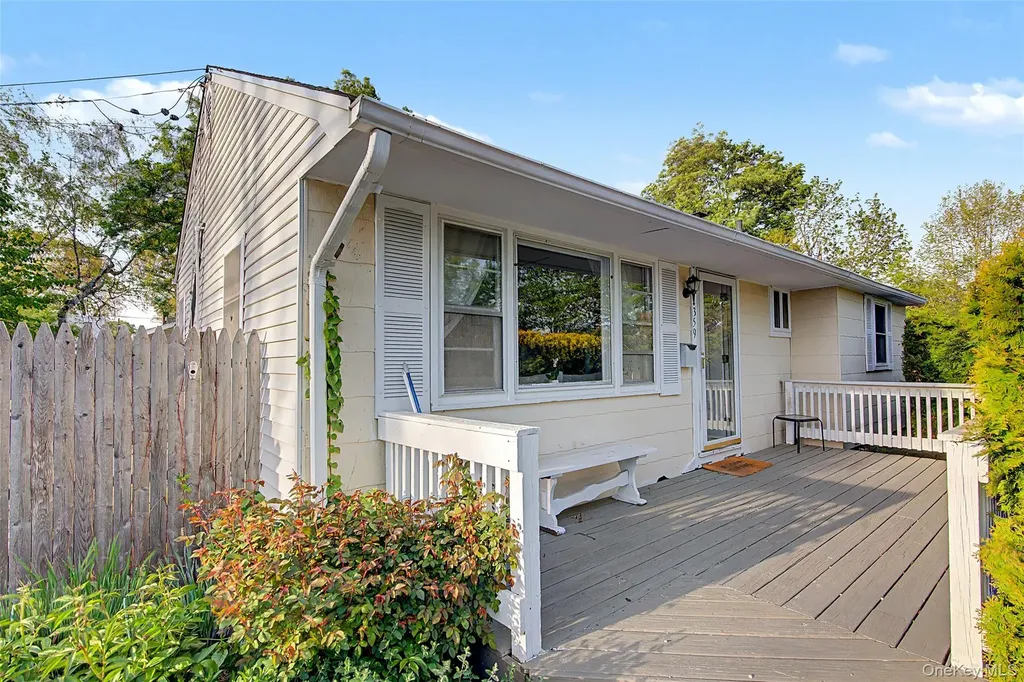 359 Moffitt Boulevard Islip NY 11751