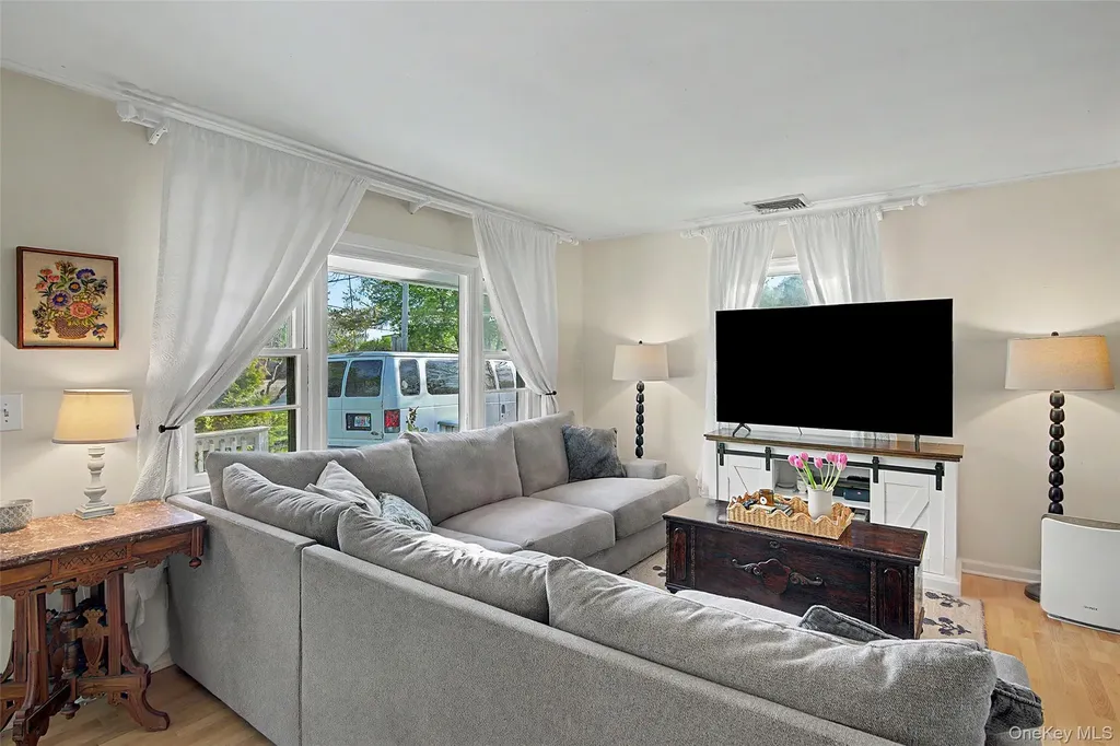 359 Moffitt Boulevard Islip NY 11751