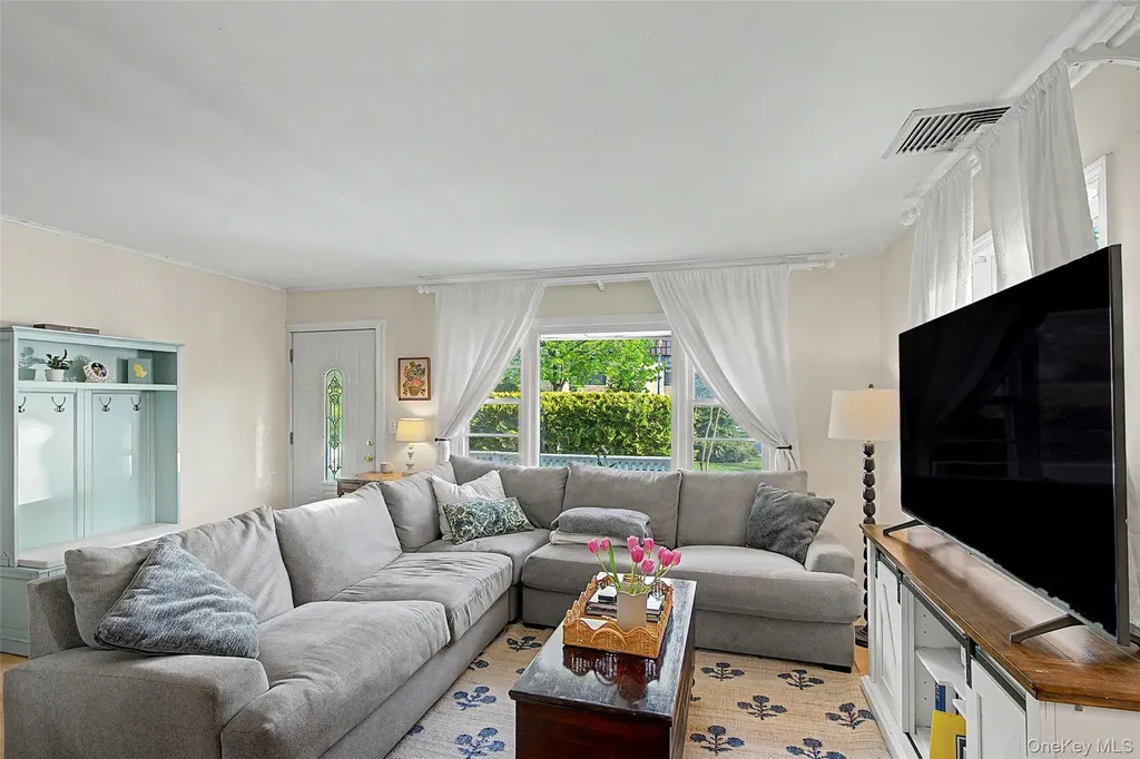 359 Moffitt Boulevard Islip NY 11751