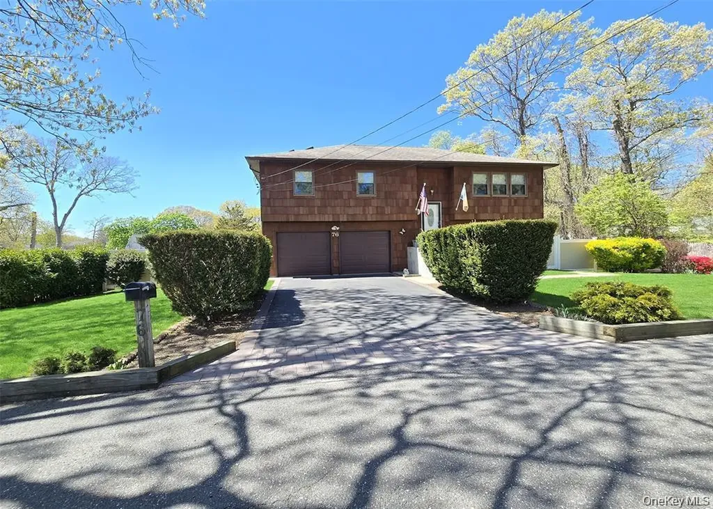 76 Webster Avenue Ronkonkoma NY 11779