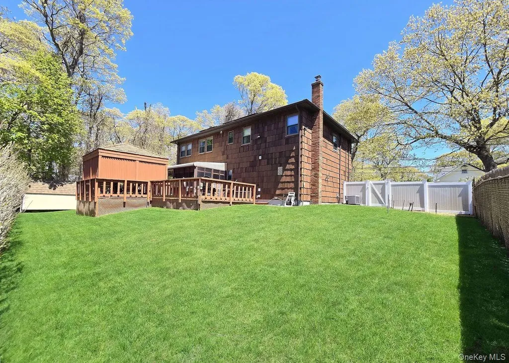 76 Webster Avenue Ronkonkoma NY 11779