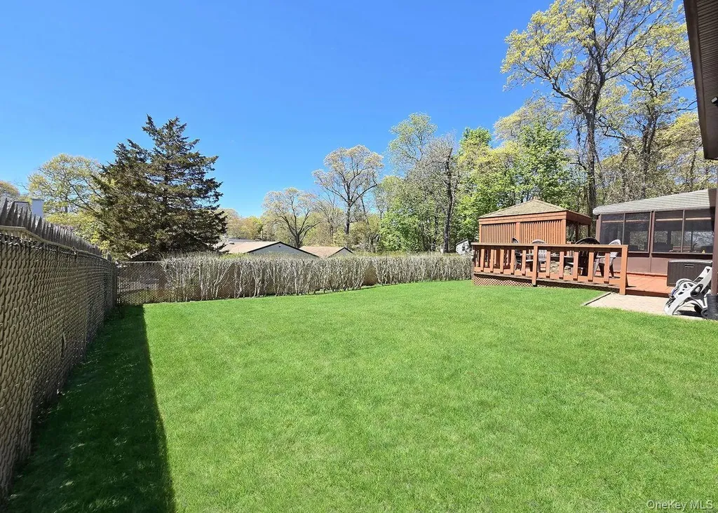 76 Webster Avenue Ronkonkoma NY 11779