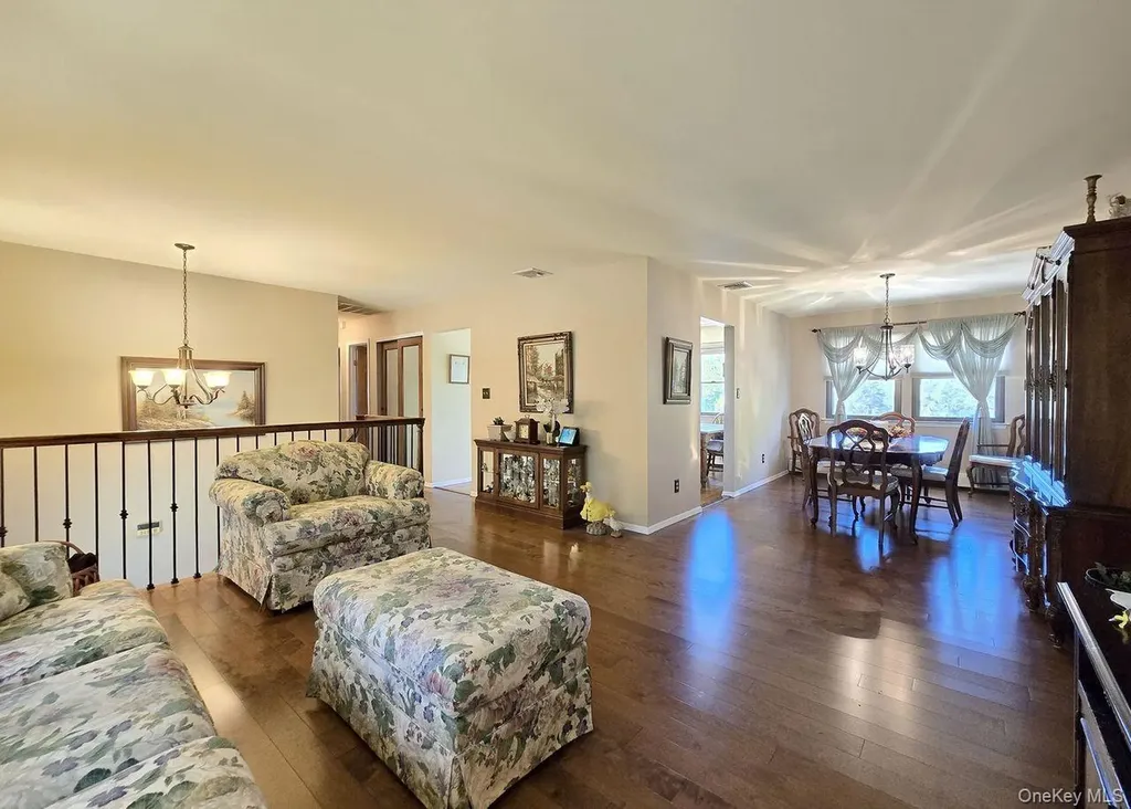76 Webster Avenue Ronkonkoma NY 11779