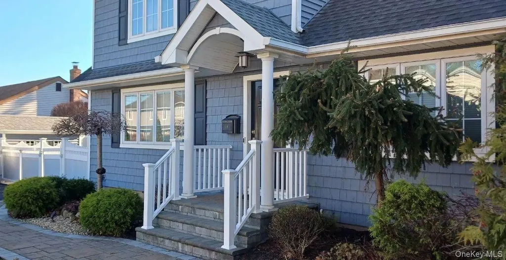 68 Neptune Avenue West Babylon NY 11704