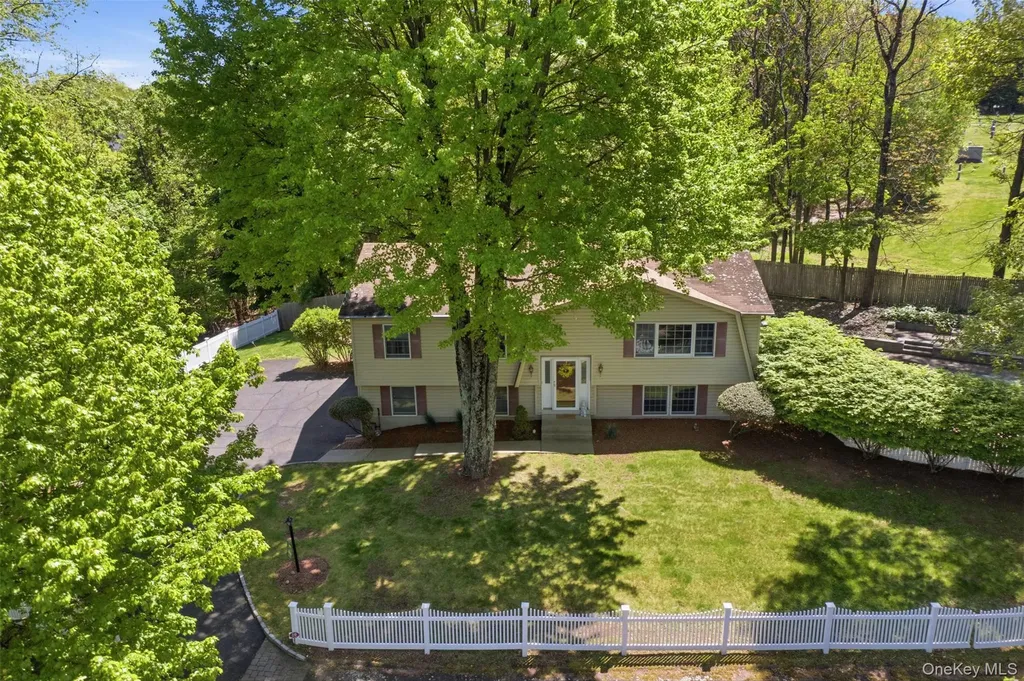 10 Sabin Drive Airmont NY 10901