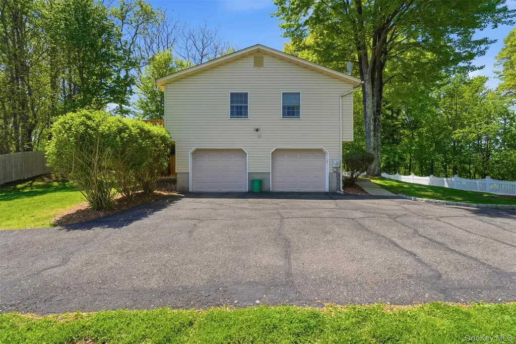 10 Sabin Drive Airmont NY 10901
