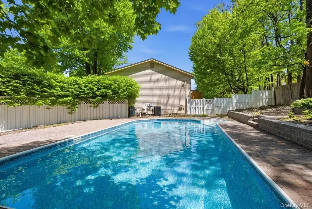10 Sabin Drive Airmont NY 10901