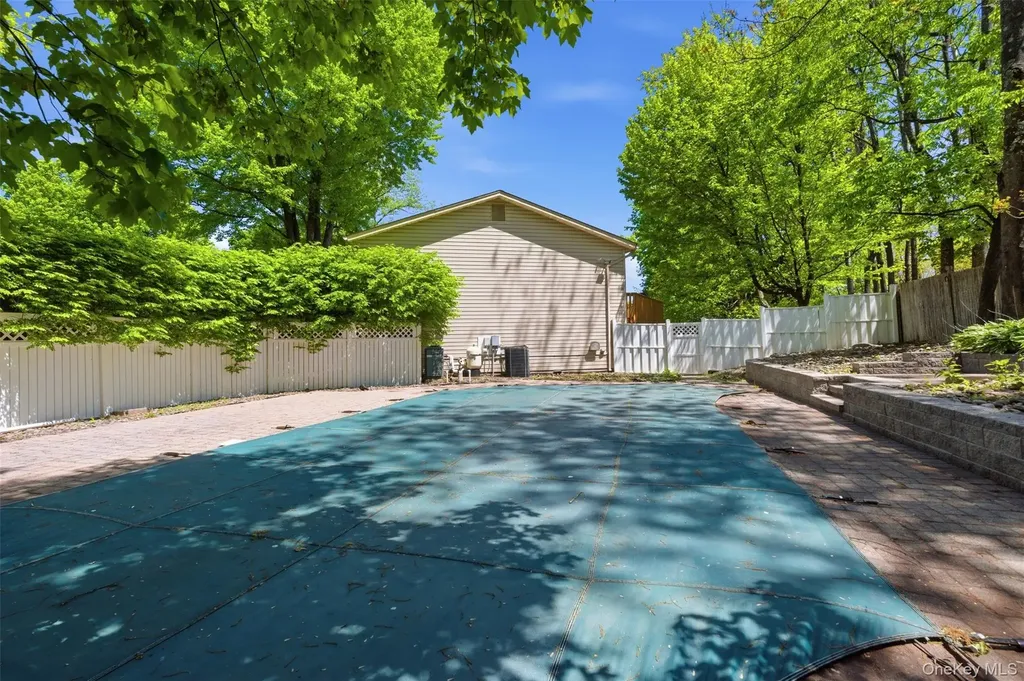 10 Sabin Drive Airmont NY 10901