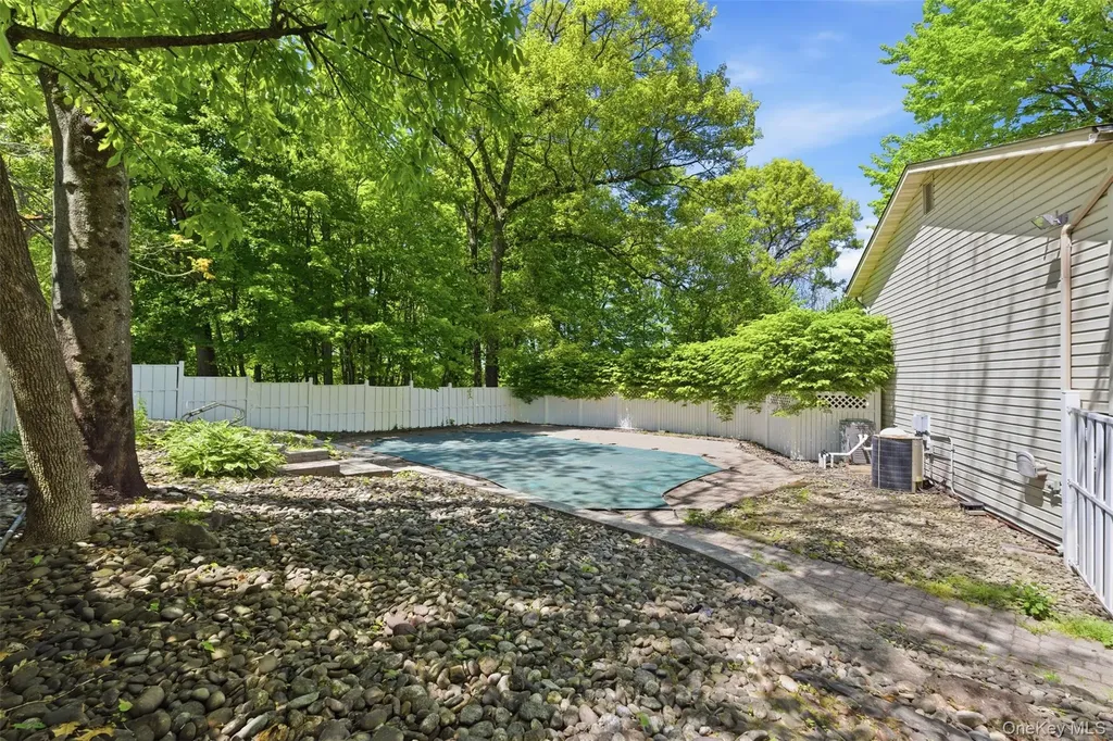 10 Sabin Drive Airmont NY 10901
