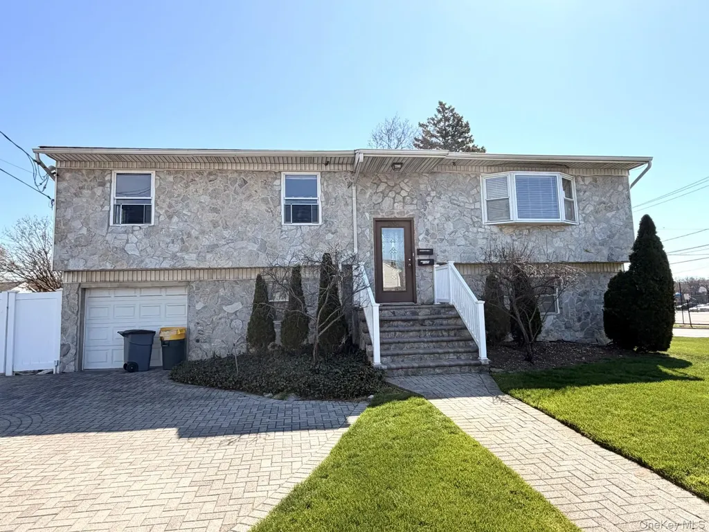 1004 N Broadway Massapequa NY 11758