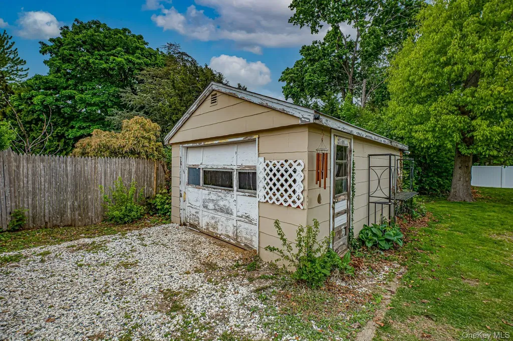 410 3rd Avenue East Northport NY 11731