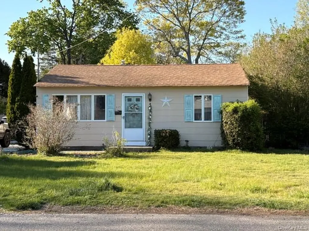 410 3rd Avenue East Northport NY 11731