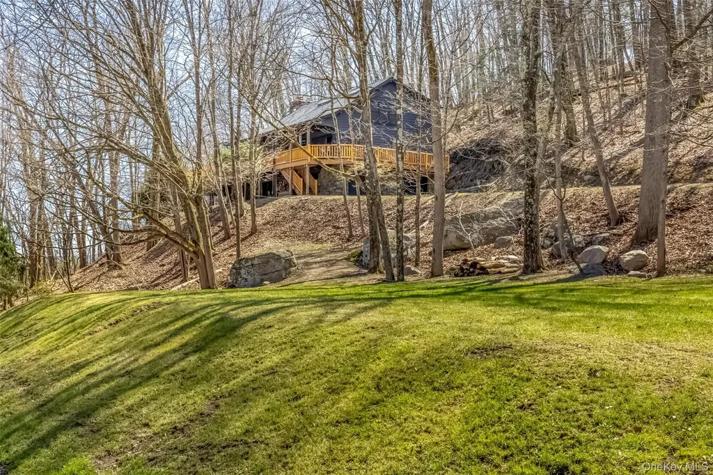 10 Deerpath Drive New Paltz NY 12561