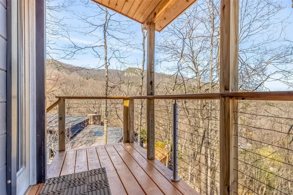 10 Deerpath Drive New Paltz NY 12561