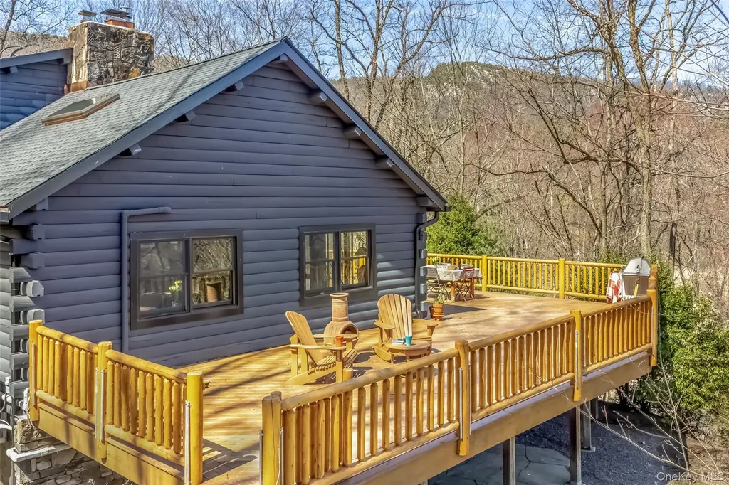 10 Deerpath Drive New Paltz NY 12561
