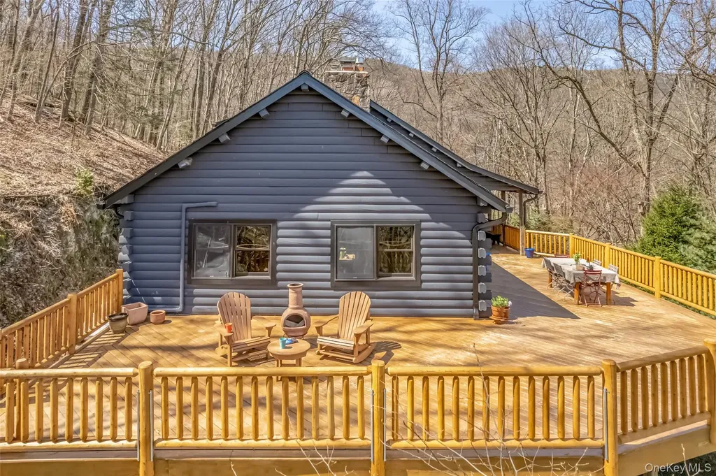 10 Deerpath Drive New Paltz NY 12561