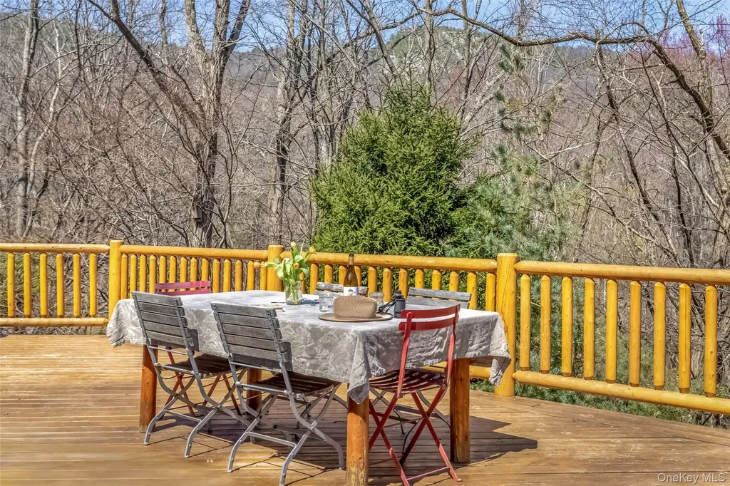 10 Deerpath Drive New Paltz NY 12561