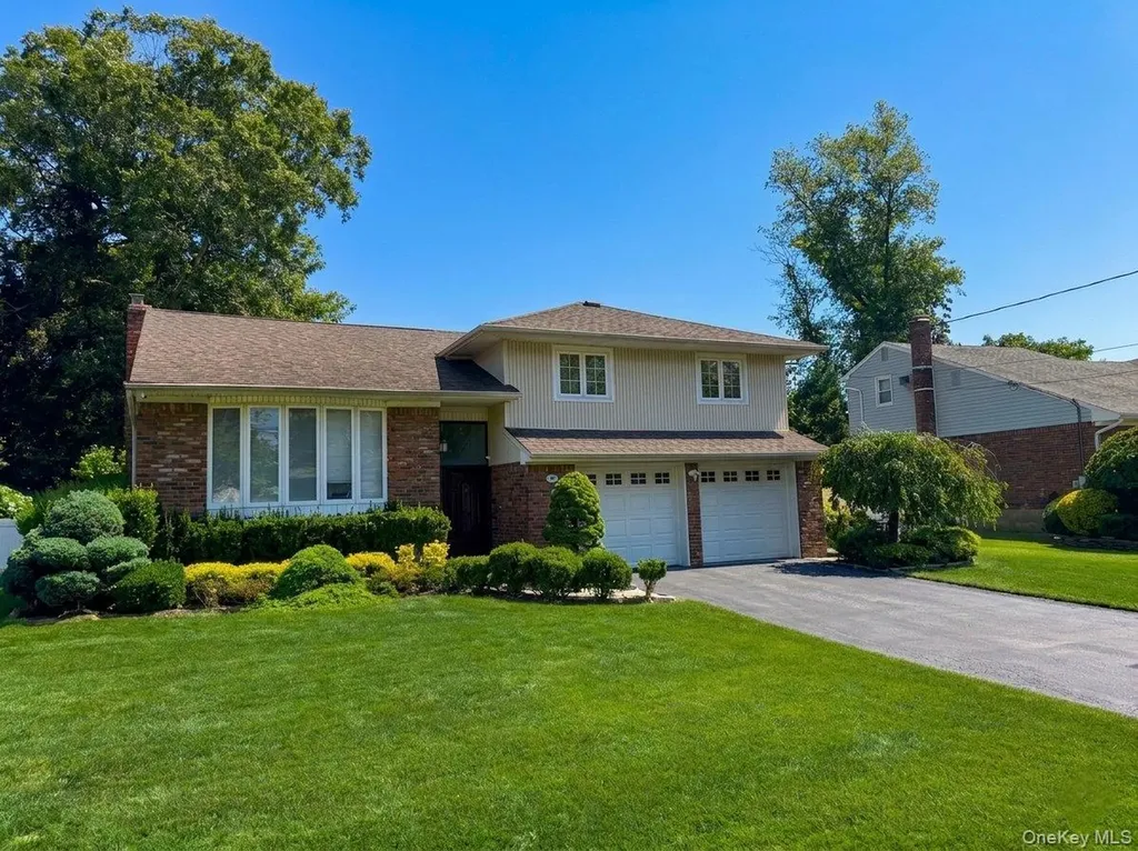 78 Sugar Maple Drive Roslyn NY 11576