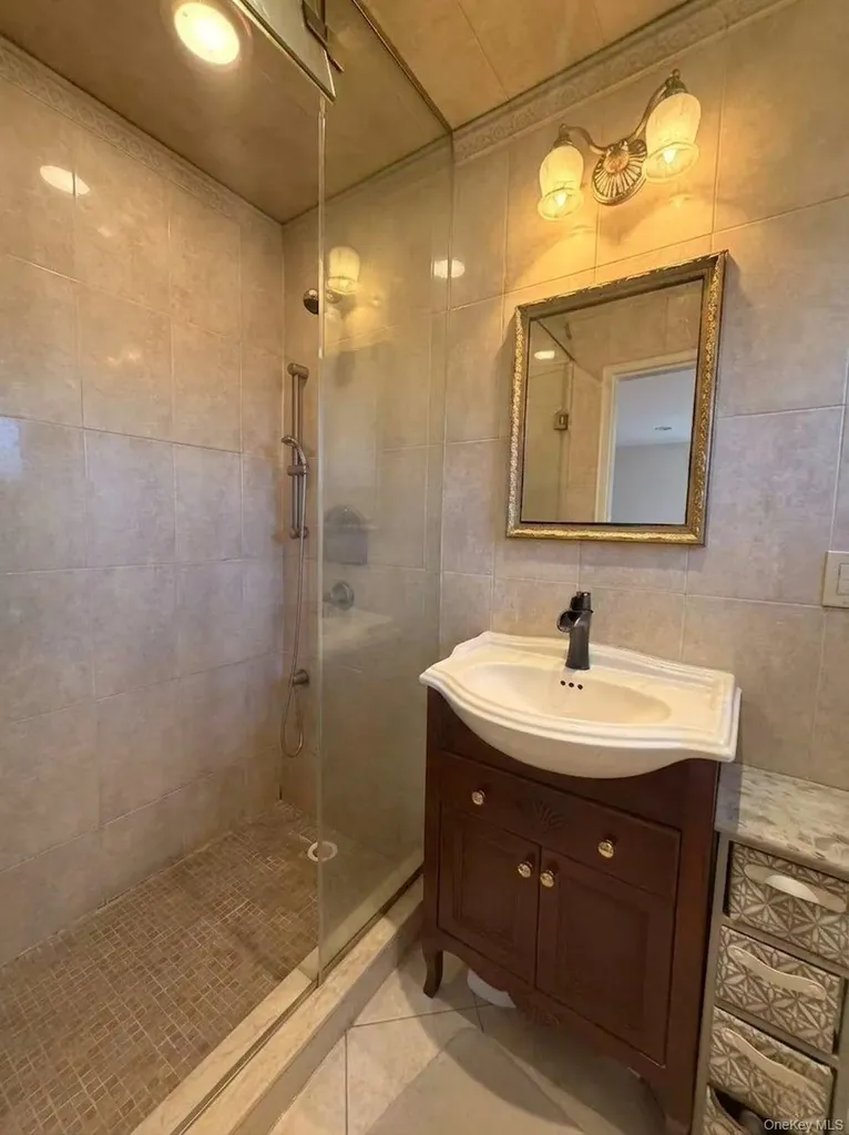 78 Sugar Maple Drive Roslyn NY 11576