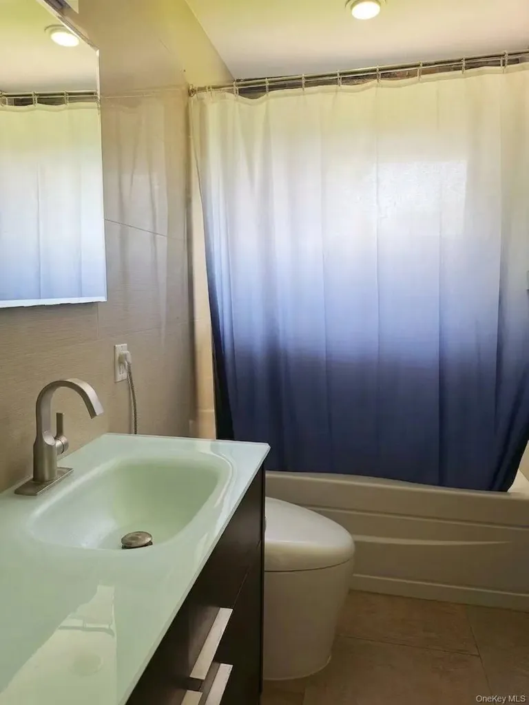 78 Sugar Maple Drive Roslyn NY 11576