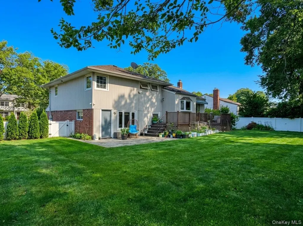 78 Sugar Maple Drive Roslyn NY 11576
