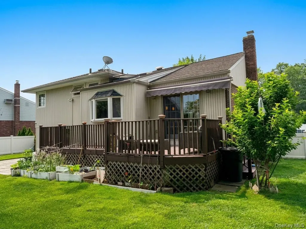 78 Sugar Maple Drive Roslyn NY 11576