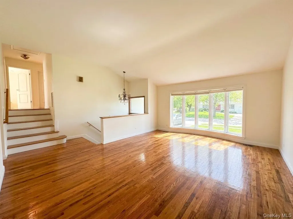 78 Sugar Maple Drive Roslyn NY 11576