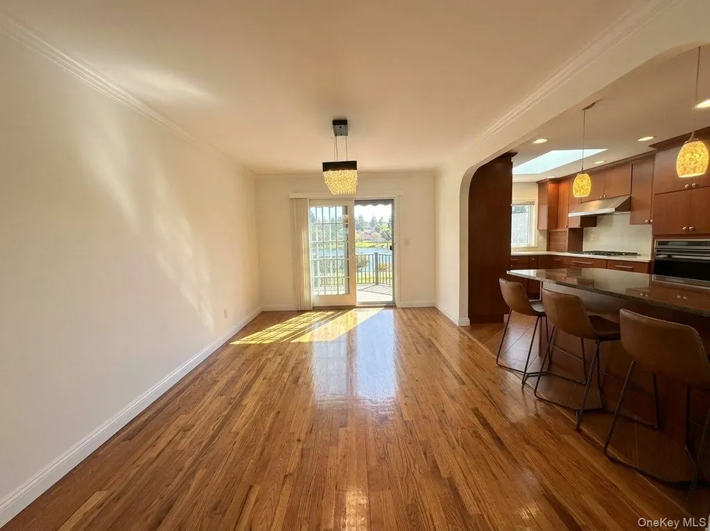 78 Sugar Maple Drive Roslyn NY 11576