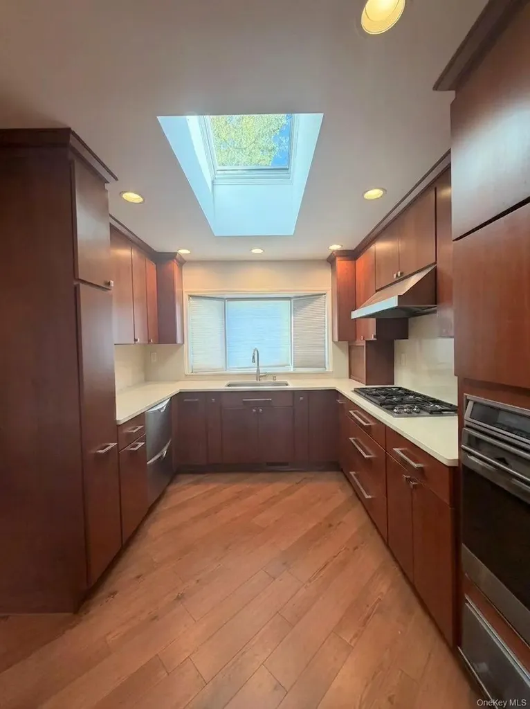 78 Sugar Maple Drive Roslyn NY 11576