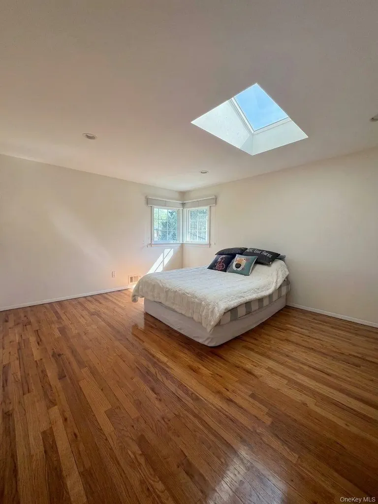 78 Sugar Maple Drive Roslyn NY 11576