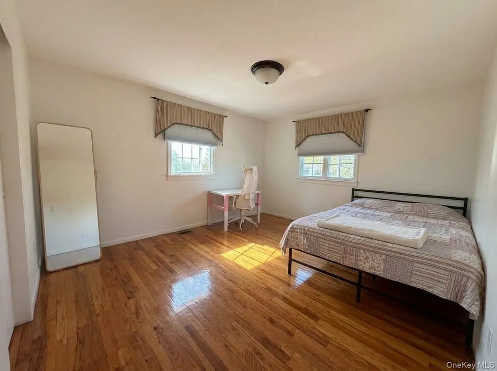 78 Sugar Maple Drive Roslyn NY 11576