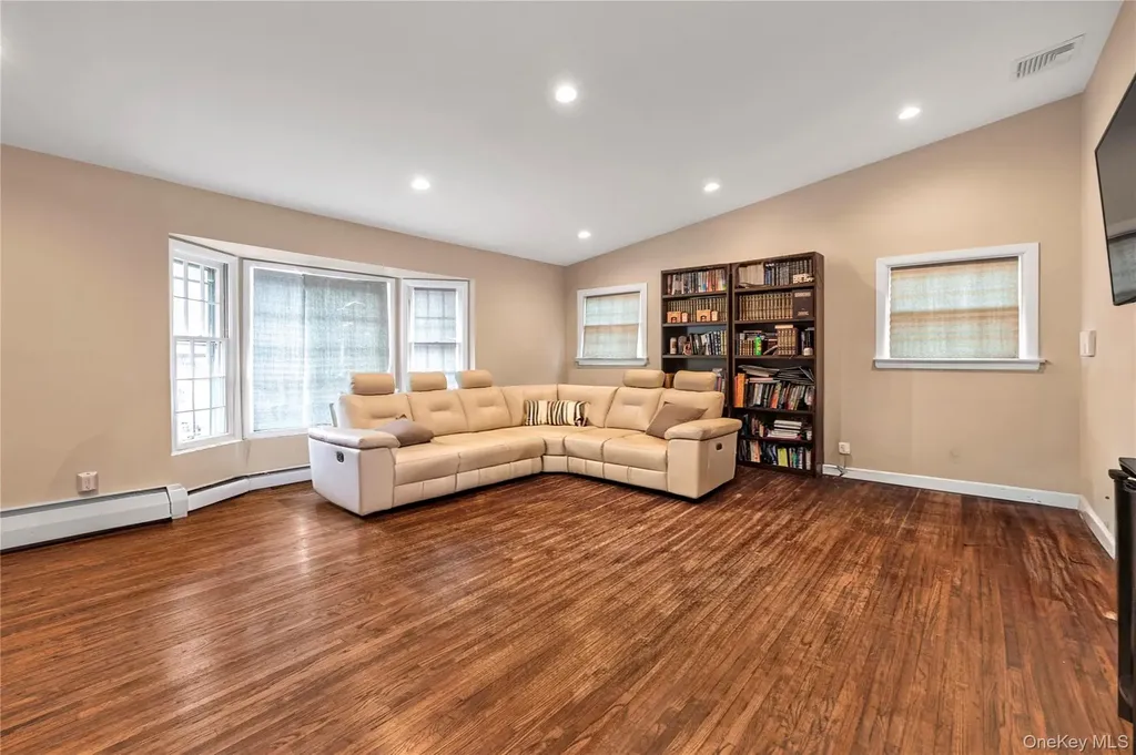 816 Cliffside Avenue North Woodmere NY 11581
