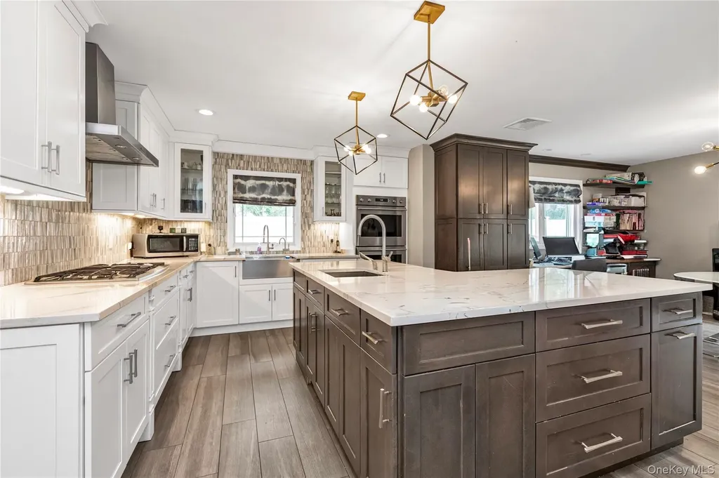 816 Cliffside Avenue North Woodmere NY 11581